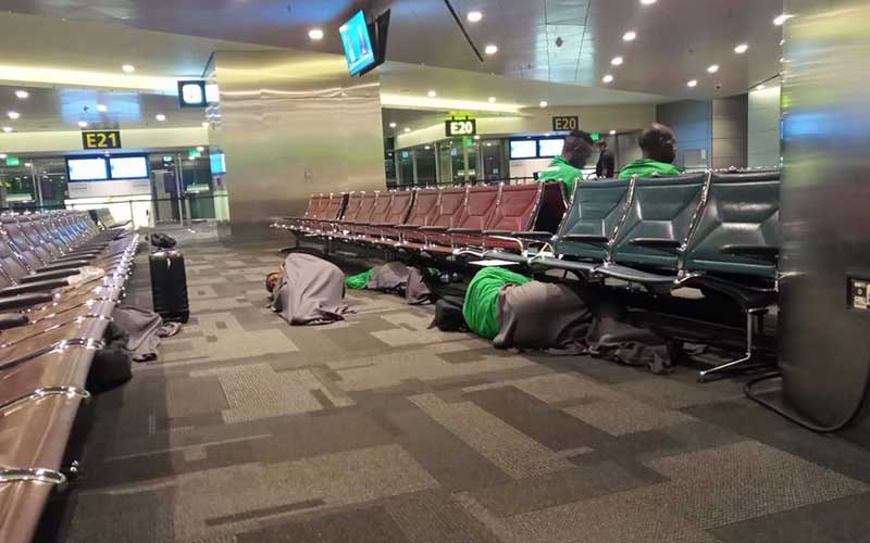 Outrage as GOR MAHIA players are forced to sleep on the floor at Doha Airport ahead of crucial CAF match in Morocco (PHOTOs) gor - Outrage as GOR MAHIA players are forced to sleep on the floor at Doha Airport ahead of crucial CAF match in Morocco (PHOTOs)