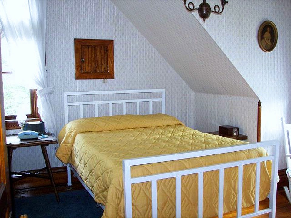 From City to Suburbia 1 Duhring St, Bramwell, WV 24715