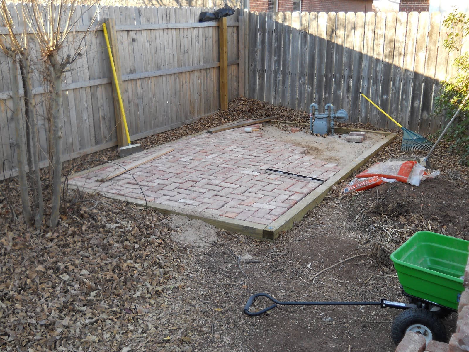 Oklahoma Projects Around The House: DIY Brick Patio Oklahoma Projects Around The House: DIY Brick Patio on Backyard Brick Patio id=97854