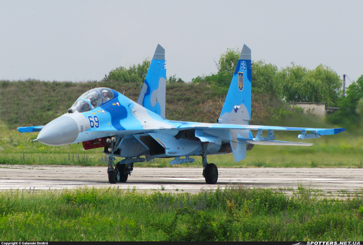 Su-27 бортовий номер 69 синій