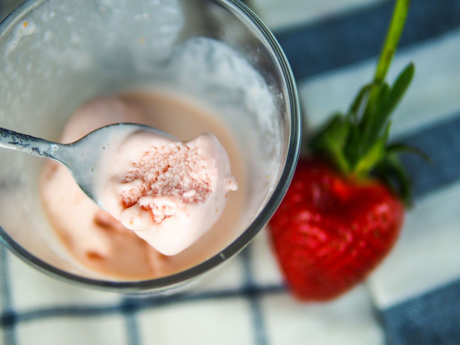 Foodmanna Strawberry honey yogurt ice cream