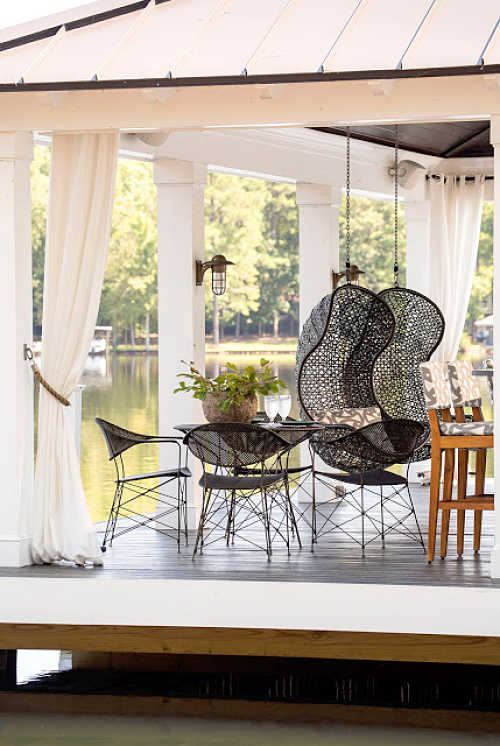 UN PABELLON DE DESCANSO ENMEDIO DEL LAGO | OASISINGULAR