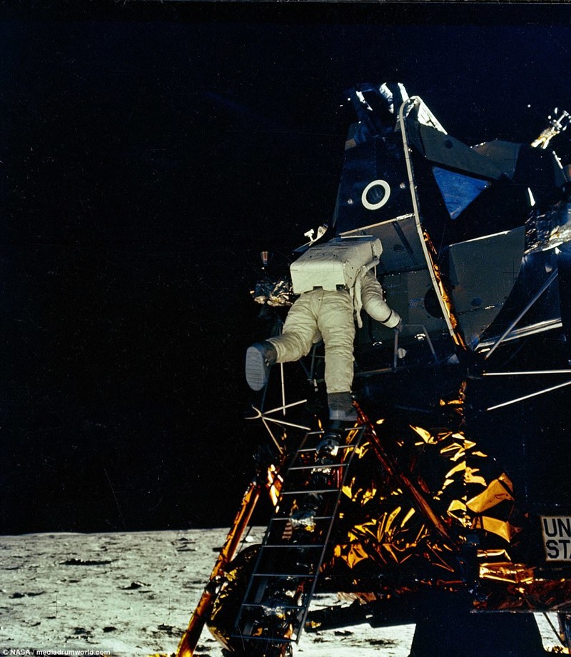 В каком году человек высадился на луну. Базз Олдрин Аполлон 11. Астронавты Аполлон 11. Аполлон 11 высадка.