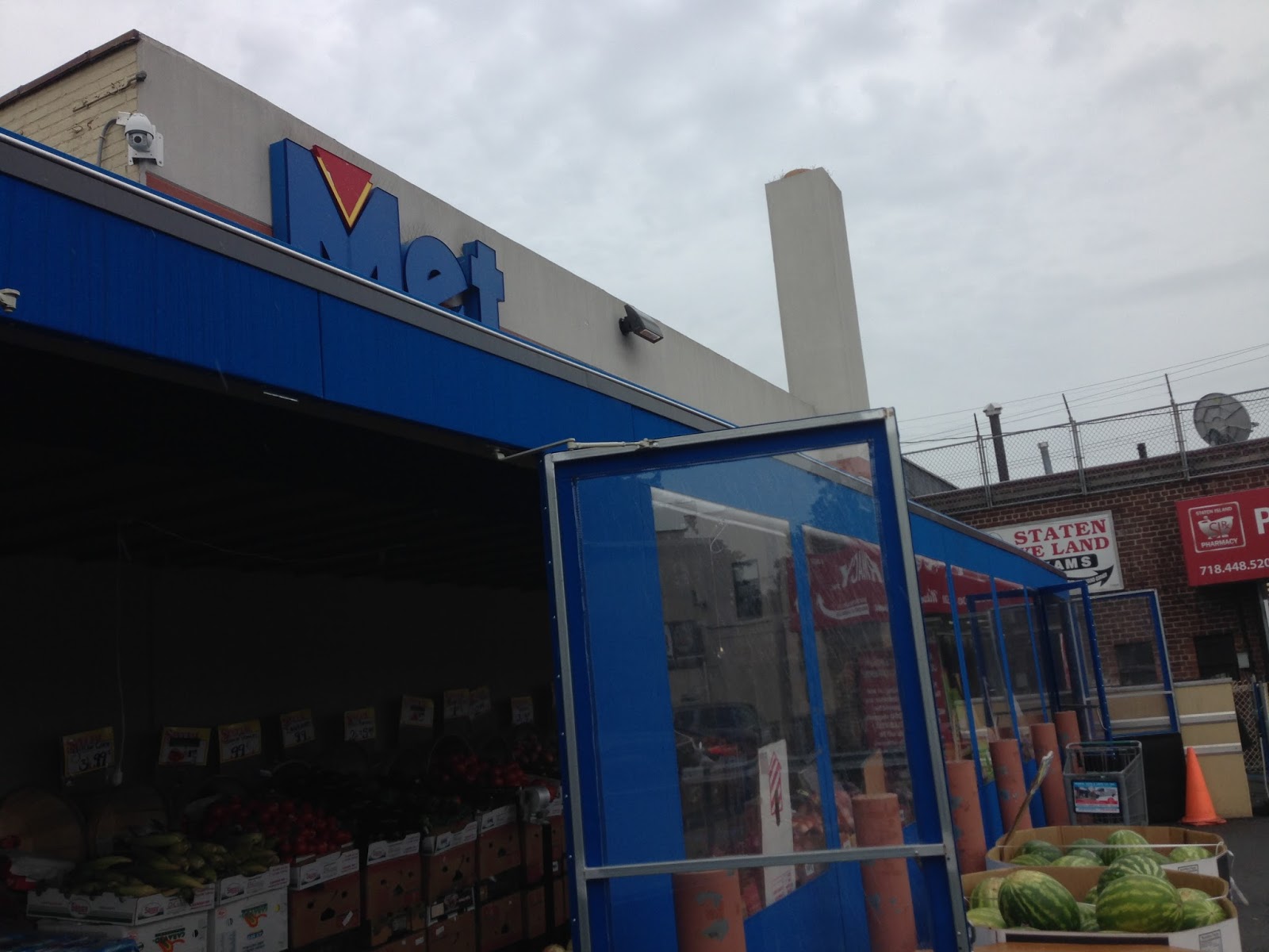 Snapshot Met Foods Victory Blvd