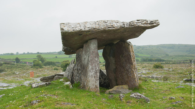 Poulnabrone Dolmen The Burren Irlanda