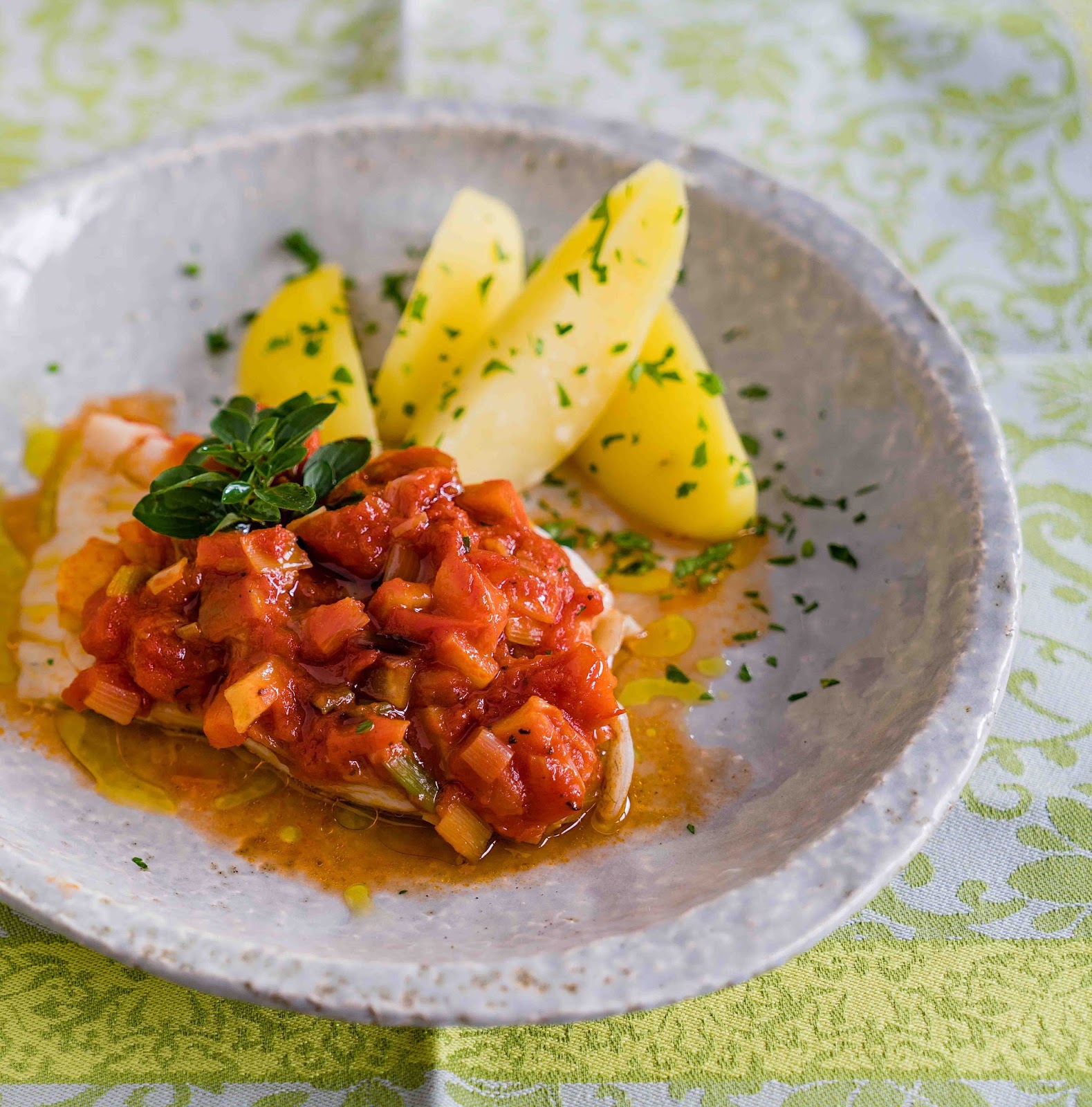 stuttgartcooking: Fisch-Filet mit einer Tomaten-Wurzel-Gemüse-Sauce und ...