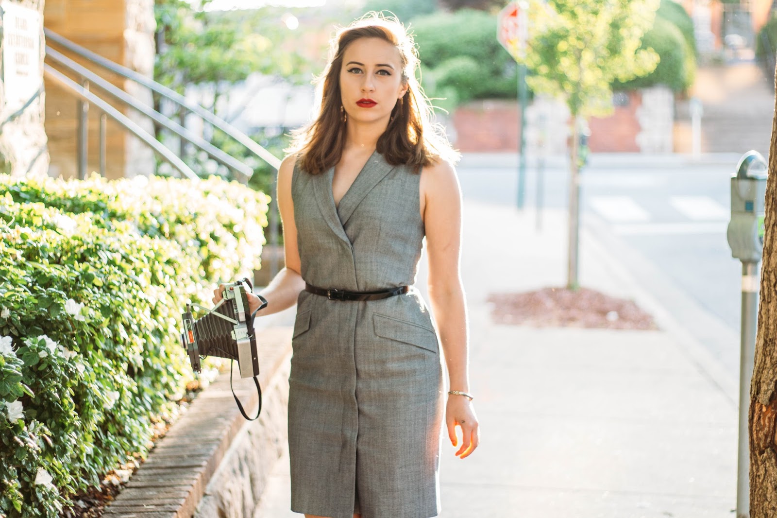 banana republic, style, classic style, fashion, blogger, vintage, retro, modern take, vintage inspired, screenwriting, film making, writer, vintage fashion blogger, old holly wood style, spring outfit, day to night outfit, 60s camera, polaroid,