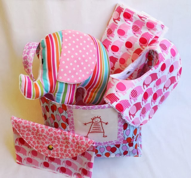 cesta de tela- babero-sobre cartilla-manta minky- elefante de tela handmade funkypatch.blogspot.com