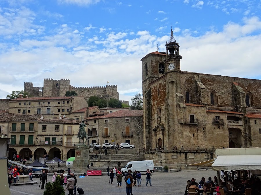 Vista de la Plaza Mayor y el Castillo de Trujillo, Cáceres