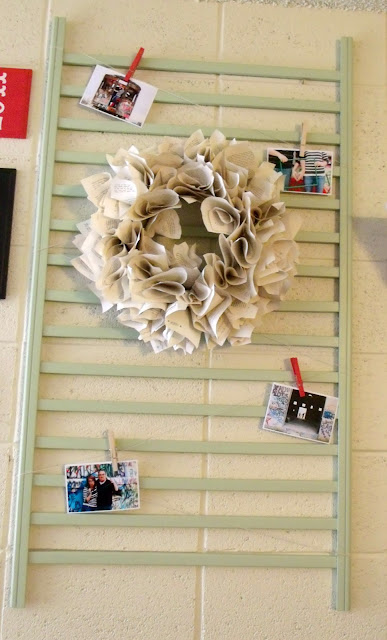 decorative wreath on crib -note holder
