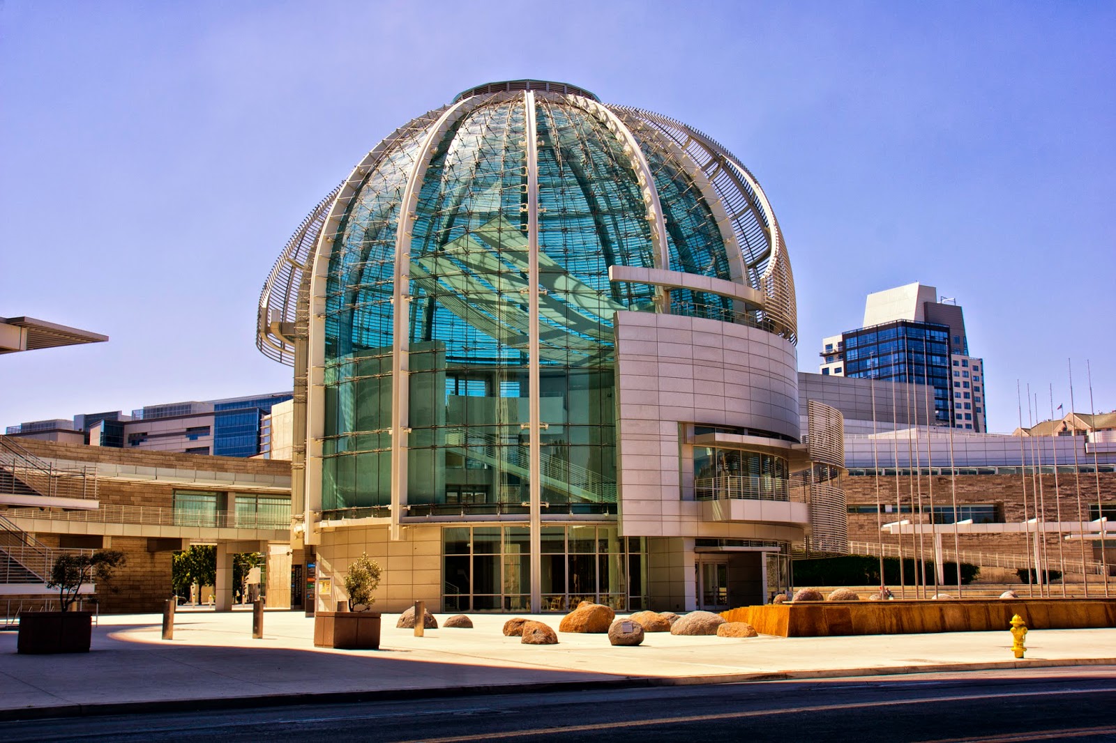 Dancing To Sculpture San Jose City Hall dancing-to-sculpture-san-jose-city-hall