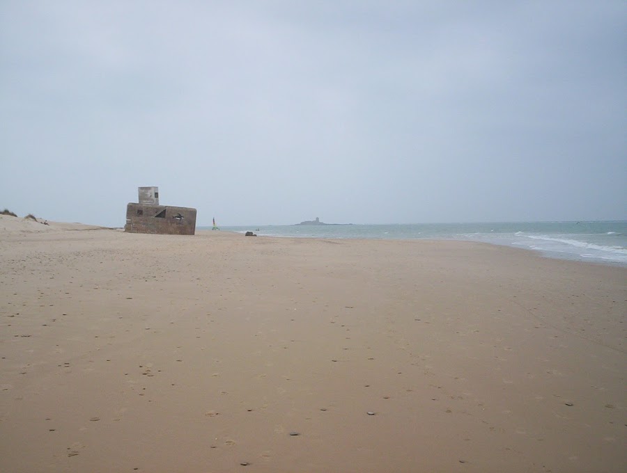 Playa de Camposoto, San Fernando, si llegas al final de la carretera, encuentras una senda para llegar a la Punta del Boquerón