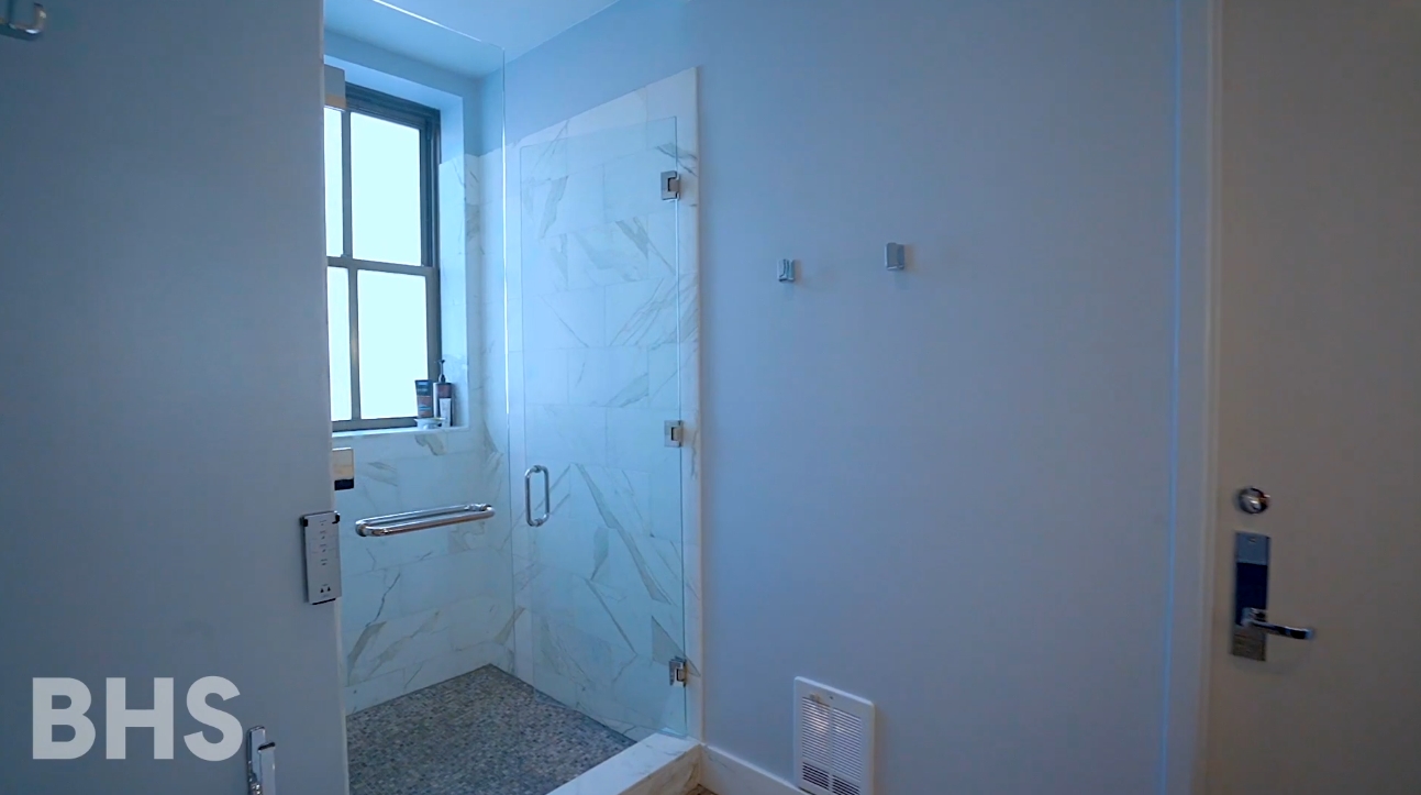 14 Photos vs. 130 W 30th St #17A, New York City Condo Interior Design Tour