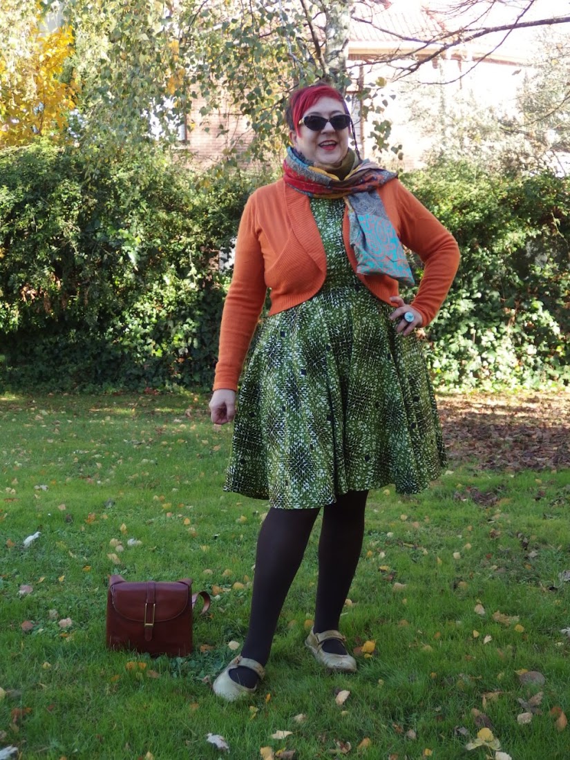 Señora Allnut: green dress & autumn colors