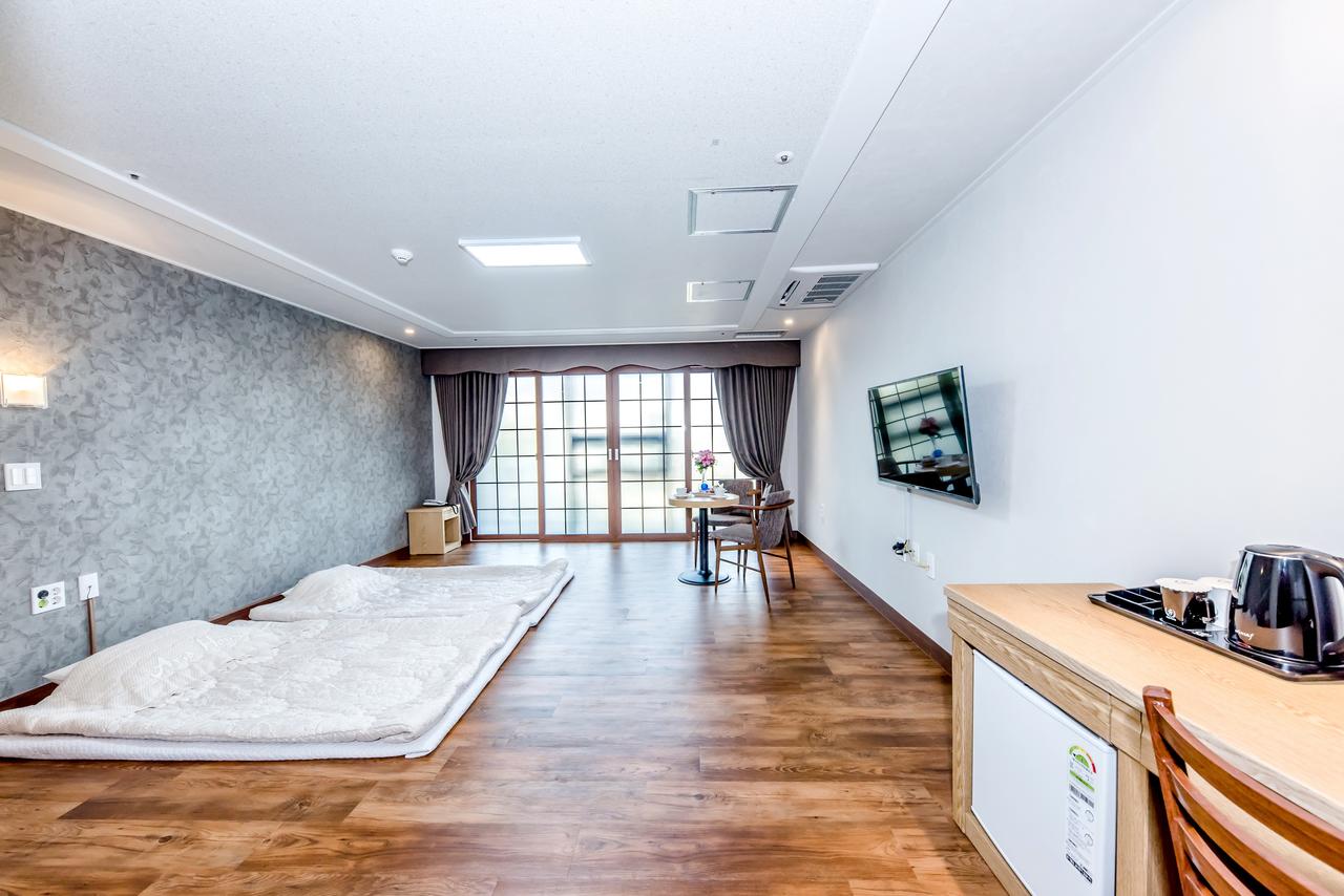 Asia Travel Book                                               RM100      