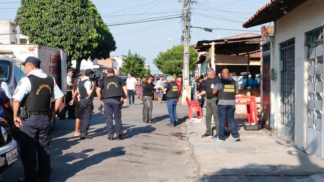 Três policiais militares são assassinado em bar de Fortaleza