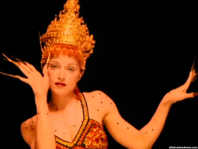 madonna-fever-video-cap-0038%2B%25281%25