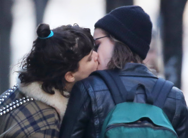 Kristen Stewart was spotted kissing another woman! Is she a lesbian? Kristen Stewart was spotted kissing another woman! Is she a lesbian?