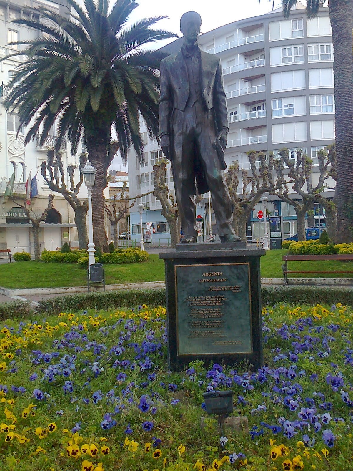 EFIGIE DEL MÚSICO ATAULFO ARGENTA EN CASTRO URDIALES