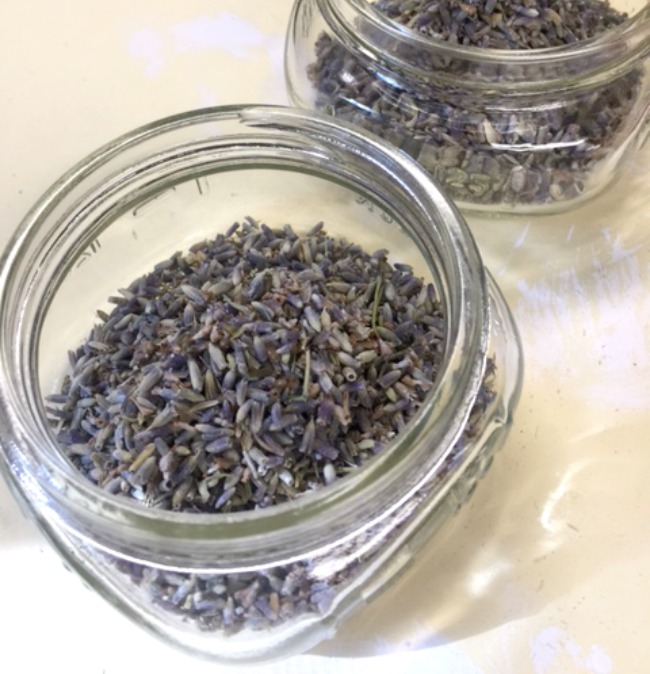 How to make lavender sachets in Mason Jars www.homeroad.net
