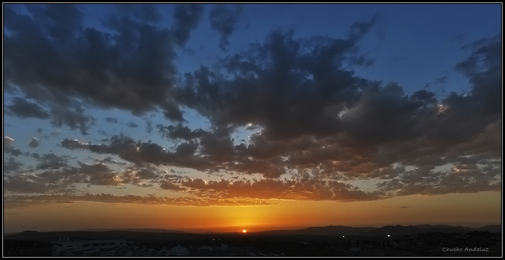 Rastreando Fotografías: Puesta de Sol Panorámica (Granada)