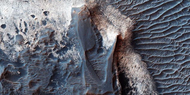 NASA HAS JUST RELEASED 2,540 STUNNING NEW PHOTOS OF MARS