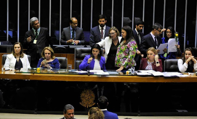 Câmara aprova projeto que tipifica assédio sexual em espaço público
