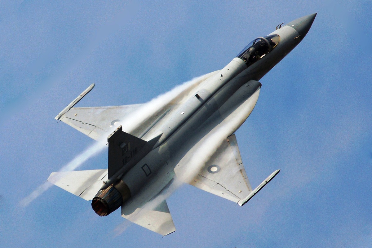 http://2.bp.blogspot.com/-NAbX3W19AXM/T6dt8b4rrSI/AAAAAAAAA-Y/0n_fN-9guwI/s1600/JF-17-Thunder-Fighter.jpg