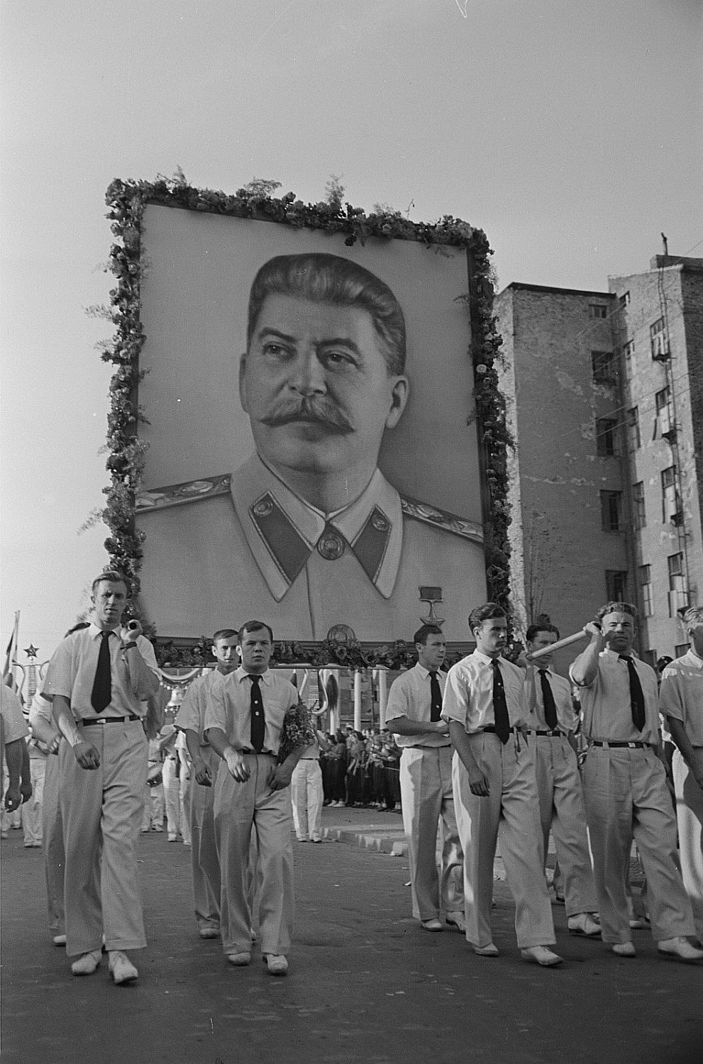 Cielo bajo Berlín Stalin la divinitat socialista d’Alemanya oriental Cielo bajo Berlín Stalin la divinitat socialista d’Alemanya oriental