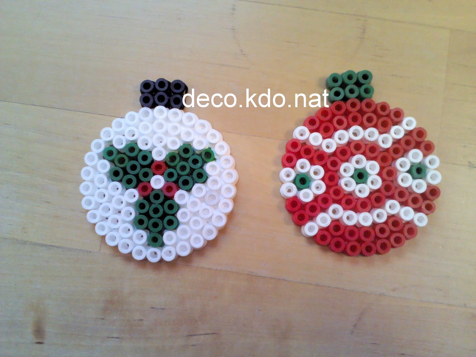 DECO.KDO.NAT: Perles hama: boules de noël DECO.KDO.NAT: Perles hama: boules de noël