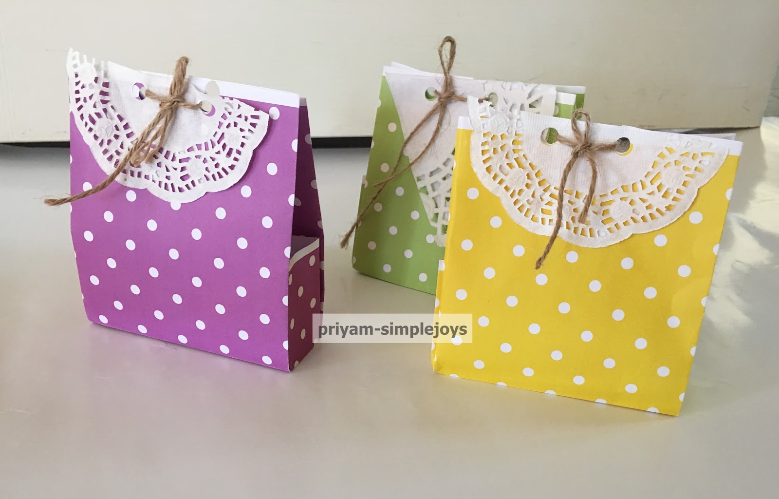 SimpleJoys: Paper Treat/Favor Bags
