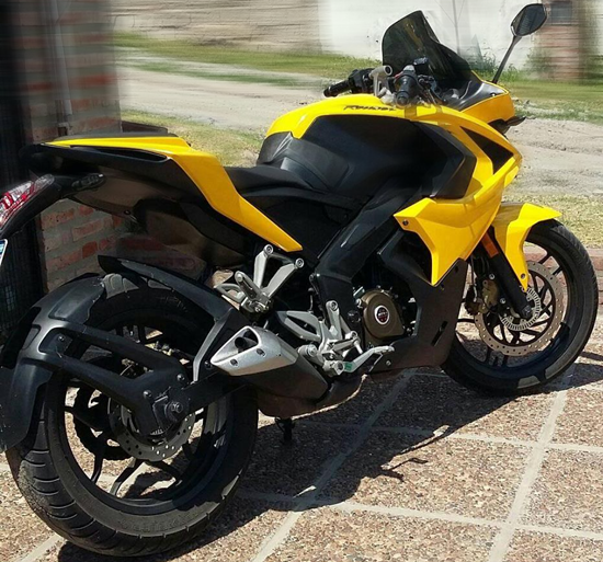 Kawasaki Bajaj Rouser Rs200