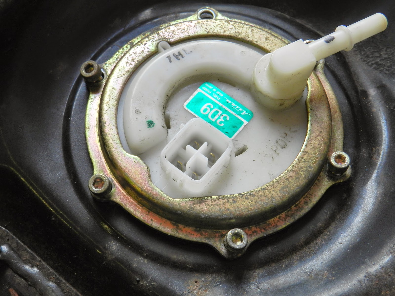 Yamaha YBR 125 Owner Blog Yamaha YBR 125 fuel injection pump removal