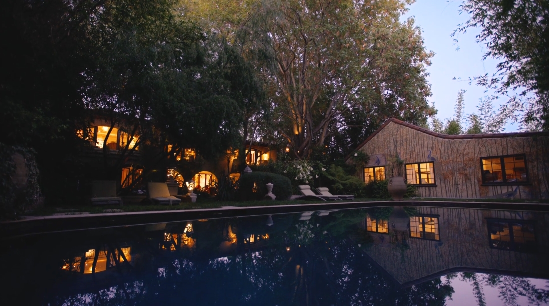 29 Interior Design Photos vs. Tour 715 N Alpine Dr, Beverly Hills, CA