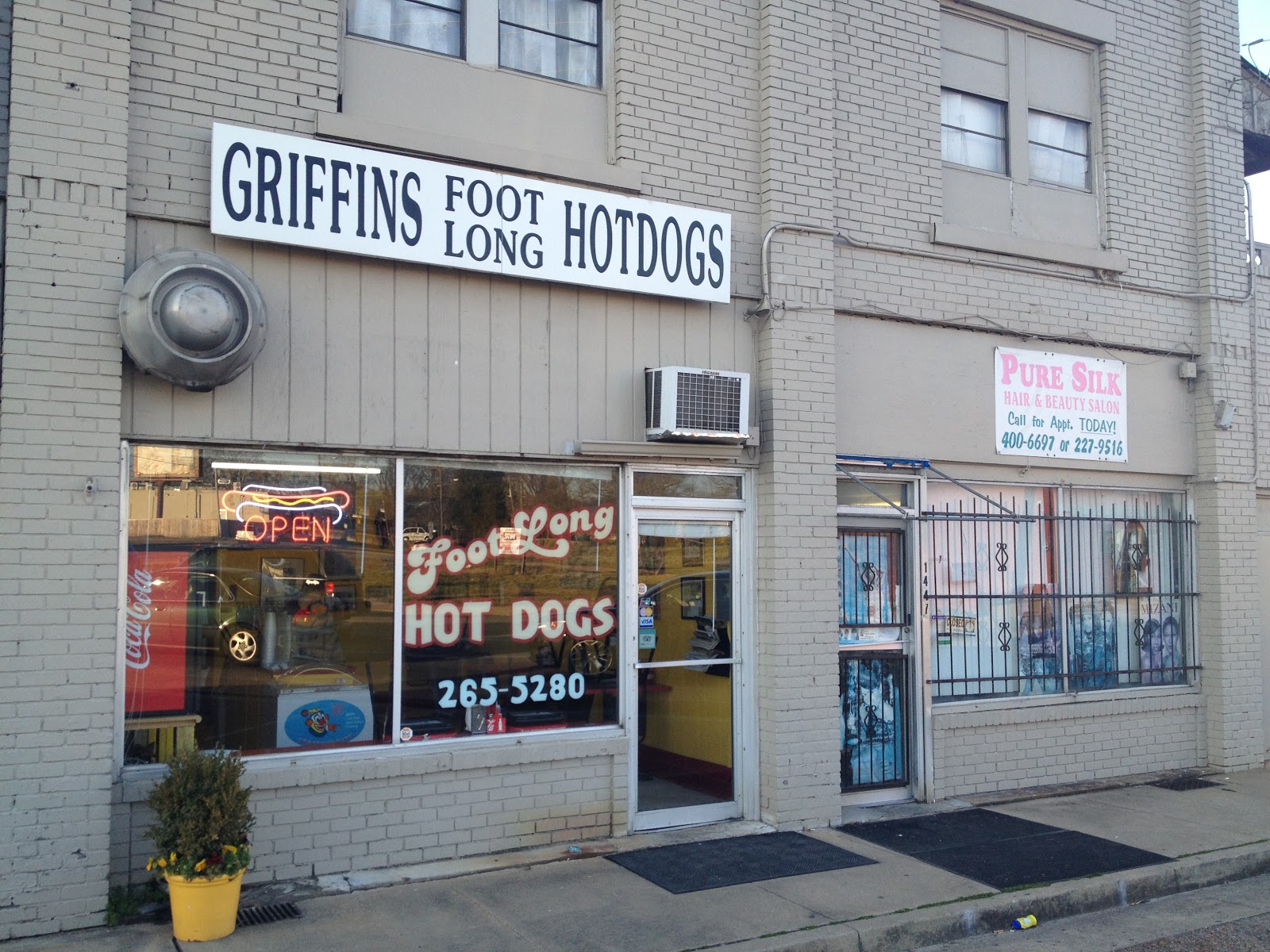 PIG OUT SPOTS Miss Griffin's Footlong Hot Dogs (Chattanooga, TN)