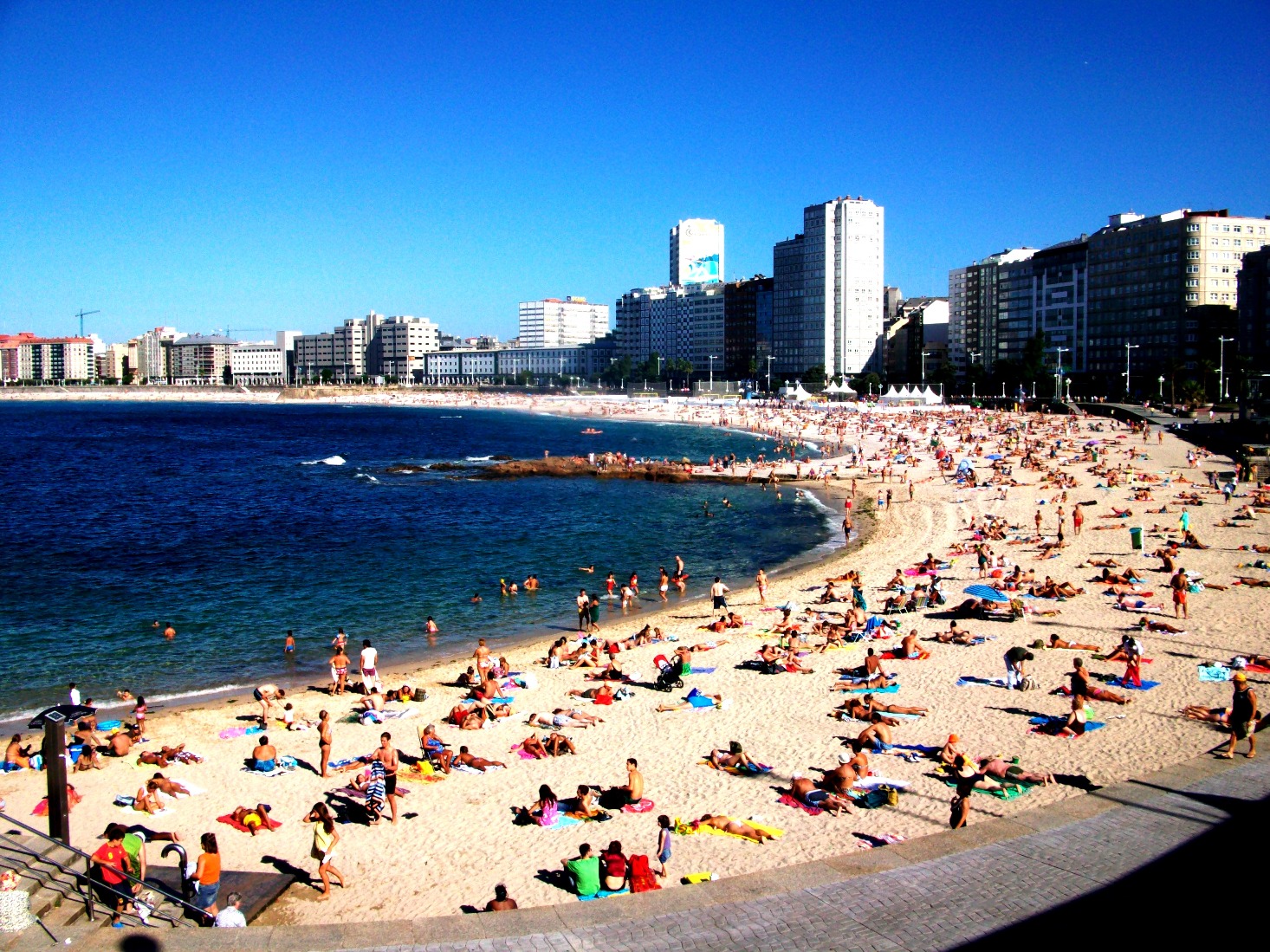 Guía de monumentos de un trotamundos stopover: playa de Riazor