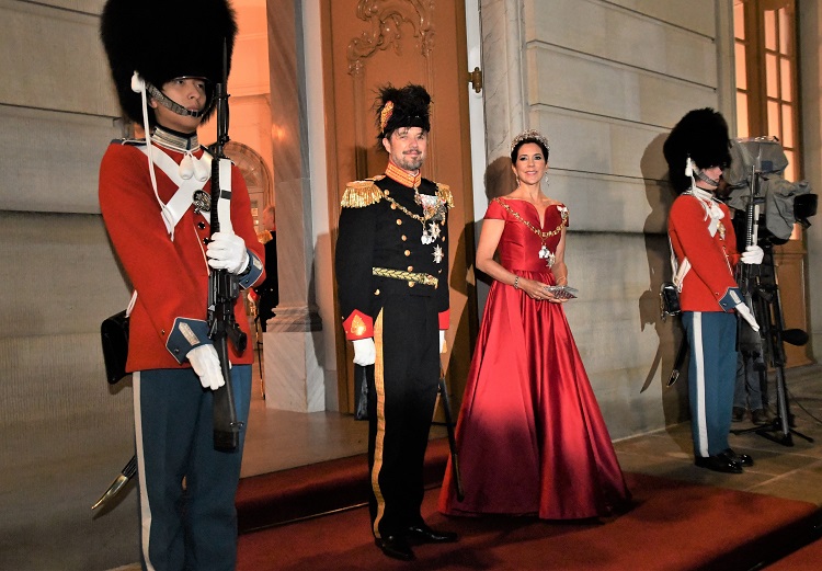 HASSE FERROLD and NEWS: NYTÅRSTAFFEL NYTÅRSKUR AMALIENBORG 1 01 2018 - ROYAL NEW YEAR DINNER and RECEPTION FOR GOVERNMENT, ...