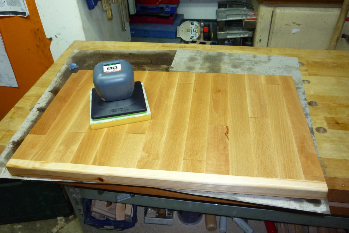 Michas Holzblog: Kleines Projekt: Ablagebrett für die Werkstatt