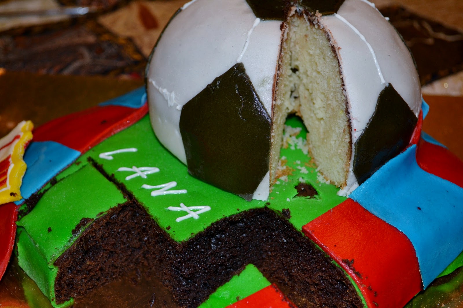 Deezert: FC Barcelona Football Cake