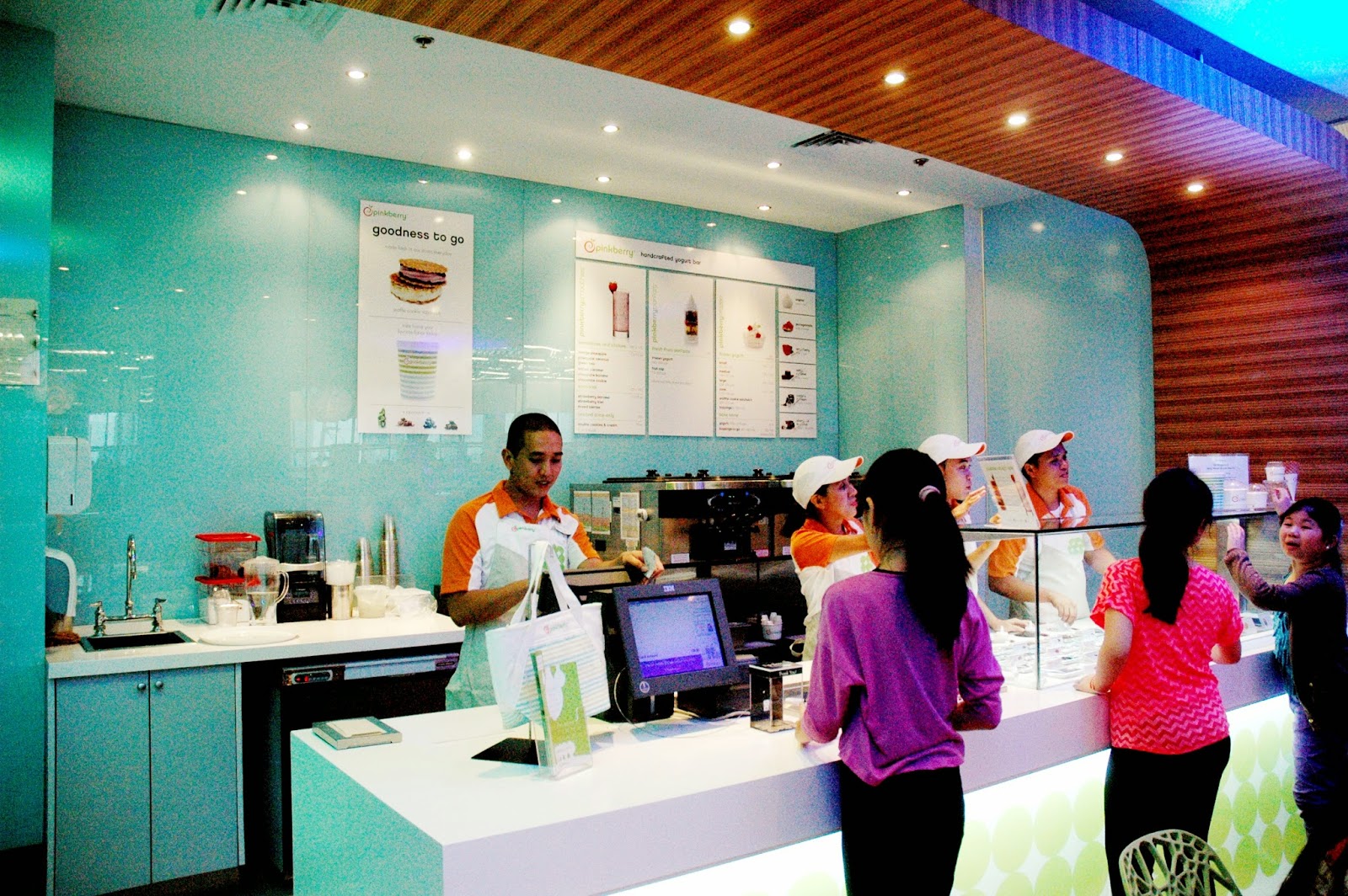 DUDE FOR FOOD Pinkberry, Now Swirling at SM Megamall