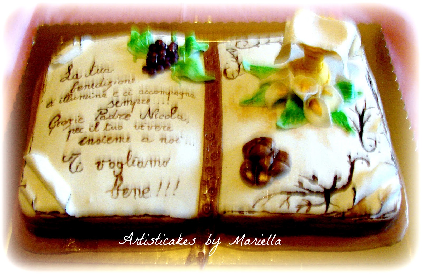 Artisticakes by Mariella Torta Comunione e anniversario di sacerdozio jpg (1600x1039)