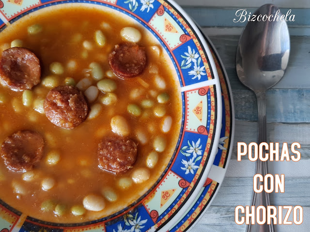 Pochas Con Chorizo
