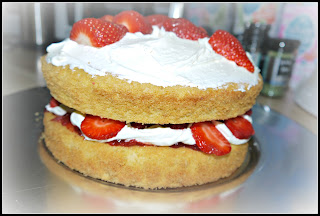 cake, Jubilee, sponge, strawberries
