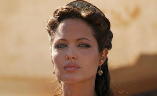 Celebrity Hairstyle: angrlina jolie celebrity look alikes.