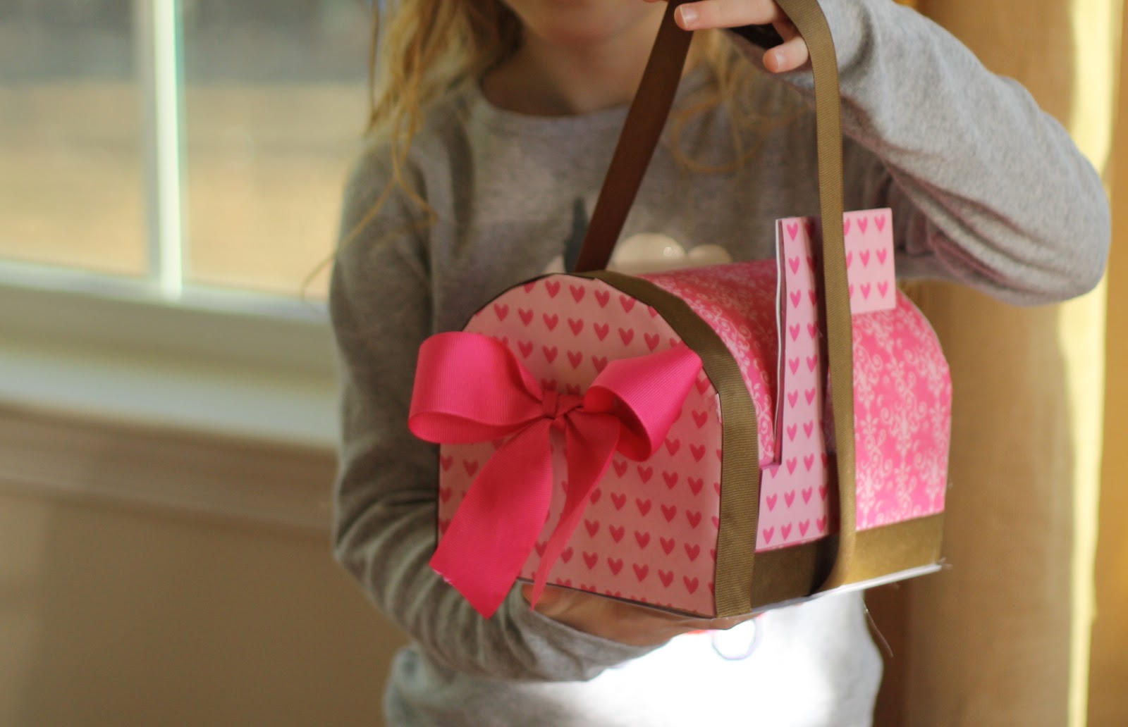 Keeping My Cents ¢¢¢: DIY Valentine Mailbox