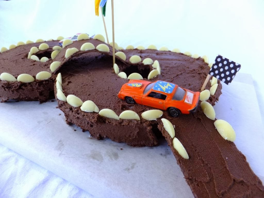 mila+cuatro Race Track Cake Scraps 101