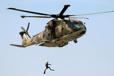 Bebé nasce em helicóptero da Força Aérea Portuguesa 1 for%C3%A7a+aerea.jpg