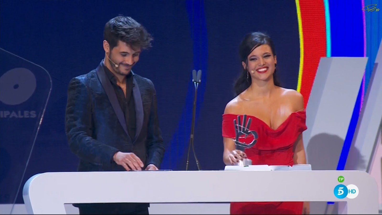 HD-ElisaMouliaa-Premios40-151213_01_06.jpg