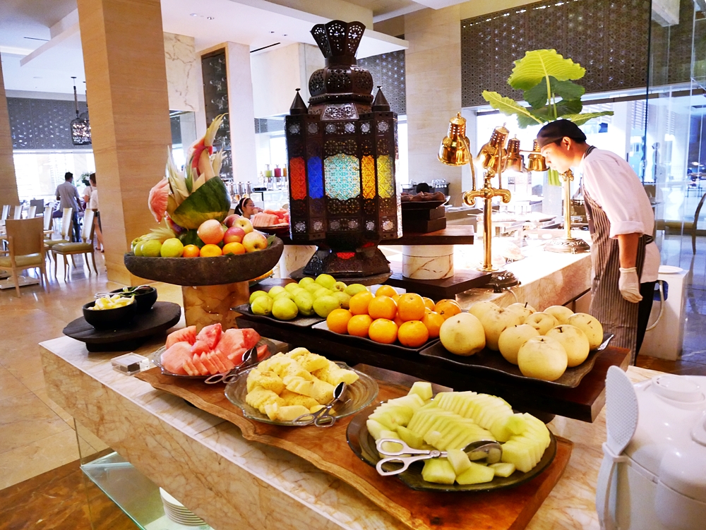 BUFFET HEAVEN AT THE MULIA RESORT & VILLAS NUSA DUA BALI DELUXSHIONIST