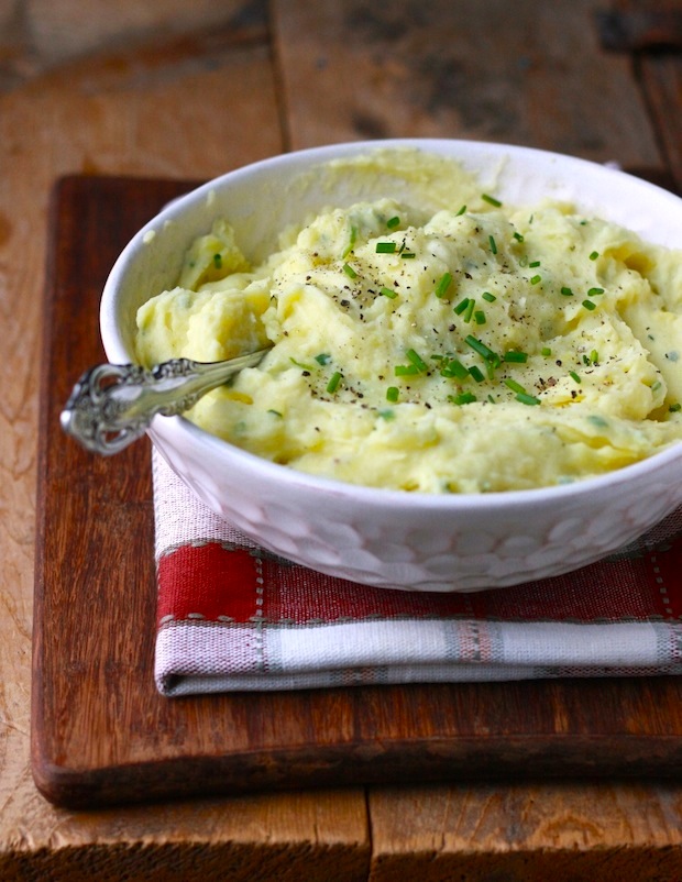 Chives and Garlic Mashed Potatoes by SeasonWithSpice.com